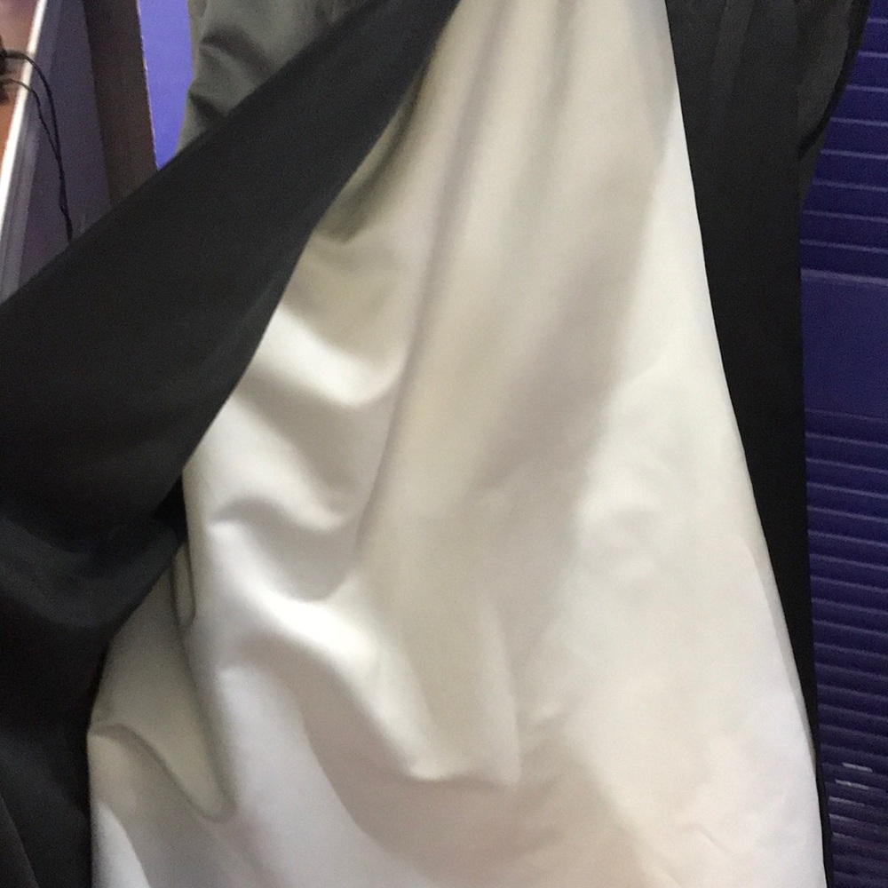 Gown - Picture 3 of 4